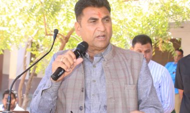 राजस्व मंत्री ने किया 80 दिव्यांगजनों को स्कूटी वितरण समाज के हर व्यक्ति को समान अवसर व संसाधन उपलब्ध करवाना राज्य सरकार की पहली प्राथमिकता - राजस्व मंत्री