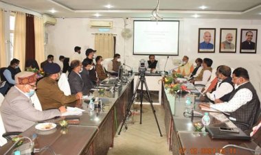 निवेश आकर्षित करने के लिए नवीन औद्योगिक क्षेत्रों में भविष्य की आवश्यकताओं के अनुसार विकसित होंगी सुविधाएं - कलक्ट्रेट सभागार में आयोजित हुई जिला स्तरीय वाद-विवाद एवं शिकायत तंत्र की बैठक - जिला निवेश प्रोत्साहन समिति की बैठक में अधिकारियों को दिये गए निर्देश