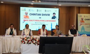 केंद्रीय स्वास्थ्य मंत्री डॉ. मनसुख मांडविया ने केंद्रीय स्वास्थ्य और परिवार कल्याण राज्य मंत्री, डॉ. भारती प्रवीण पवार, केंद्रीय रसायन और उर्वरक राज्य मंत्री श्री भगवंत खुबा के साथ 'दवा: गुणवत्ता विनियम और प्रवर्तन' विषय पर दो दिवसीय चिंतन शिविर का उद्घाटन किया