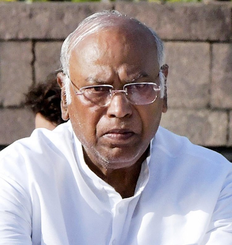 अपील : मल्लिकार्जुन खड़गे ने बारिश प्रभावित राज्यों के लिए पीएम केयर फंड से अतिरिक्त राहत की अपील की; हिमाचल प्रदेश के मुख्यमंत्री के साथ चर्चा की"