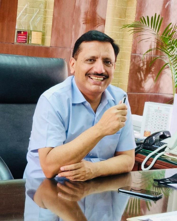 जनसंपर्क अलंकरण समारोह- आवासन आयुक्त श्री पवन अरोड़ा को मिला ’जनसंपर्क श्री’ पुरस्कार, बेहतर प्रशासन के साथ पीआर में मास्टर स्ट्रोक, पद्मश्री अहमद हुसैन मोहम्मद हुसैन सहित 24 विभूतियां हुई सम्मानित