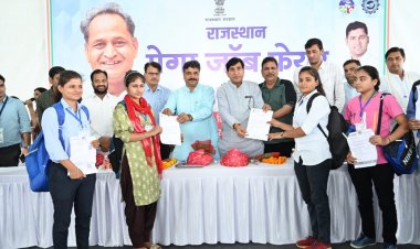 मेगा जॉब फेयर हुआ आयोजित- 4 हजार 153 को मिला नौकरी का ऑफर, सामाजिक न्याय एवं अधिकारिता मंत्री ने चयनित आशार्थियों को सौंपे ऑफर लेटर, निजी क्षेत्र की 48 नामी कंपनियों ने लिया हिस्सा