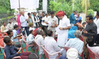 जनसुनवाई में दिव्यांगजनों को सौंपे सहायक उपकरण