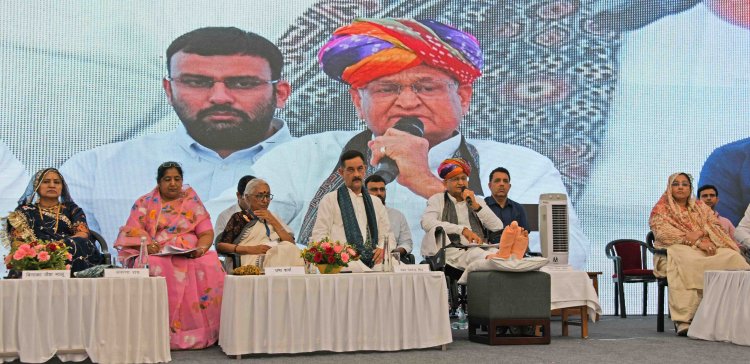 लोक कला एवं सामाजिक सुरक्षा उत्सव- मुख्यमंत्री लोक कलाकार प्रोत्साहन योजना-2023 का हुआ शुभारंभ कला एवं संस्कृति समाज की अमूल्य धरोहर राज्य सरकार की योजनाओं से लोक कलाकारों को मिल रहा प्रोत्साहन - मुख्यमंत्री - 3000 लोक कलाकारों को मिले वाद्य यंत्रों के लिए 5 हजार रुपए - खातों में कुल 1.50 करोड़ रुपए हुए हस्तांतरित