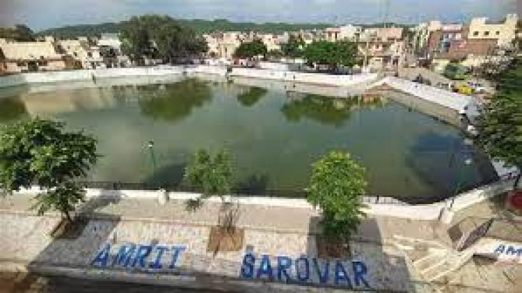 पश्चिम बंगाल, पंजाब, तेलंगाना, केरल, तमिलनाडु, हरियाणा, बिहार और राजस्थान के कुछ जिले अभी तक प्रति जिले 75 अमृत सरोवर का लक्ष्य हासिल नहीं कर पाए हैं