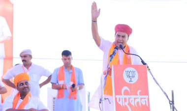 लूणी की परिवर्तन यात्रा में गरजे जोगाराम पटेल , कहाः फ्री मोबाइल दे अपना चुनावी खर्चा निकाल रही है गहलोत सरकार, किसानो की दुश्मन गेहलोत सरकार