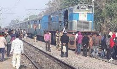 पाली जिले के सुमेरपुर थाना क्षेत्र में रेलवे ट्रेक पर मिले अज्ञात शव को अंतिम संस्कार के लिए शव वाहिनी भी नसीब नहीं हो पाई