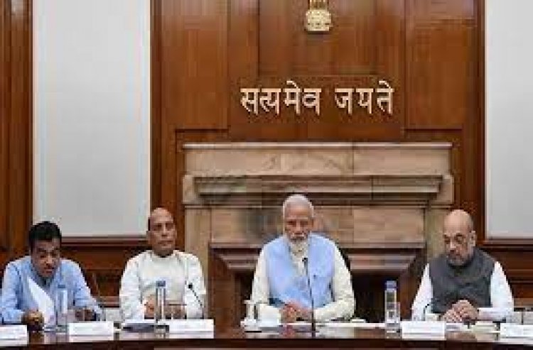 मीडिया रिपोर्टों का दावा कि केंद्र सरकार ओटीटी स्ट्रीमिंग सेवाओं के लिए धूम्रपान की चेतावनी पर समझौता कर रही है, गलत और भ्रामक हैं