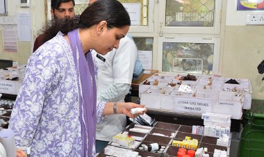 आरएमएससी की प्रबंध निदेशक ने किया गांधीनगर पीएचसी का निरीक्षण दवाओं के उपभोग का नियमित विश्लेषण करने के दिए निर्देश