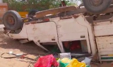 बालेसर (जोधपुर): कबाड़ के सामान से भरी बोलेरो केम्पर पलटी, तीन घायल